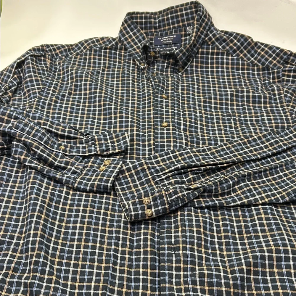 Roundtree & Yorke Men's Checkered Shirt - Navy and Beige - Picture 9 of 16